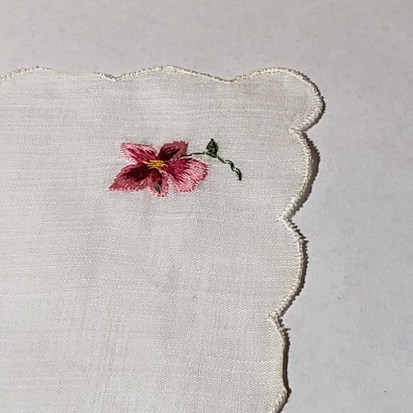 VINTAGE 1960'S HANKIE PINK EMBROIDERED FLOWERS POCKET SCARF BRIDAL WEDDING - Picture 8 of 12